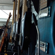 test-guitares-de-voyage-exposition-atelier-luthier