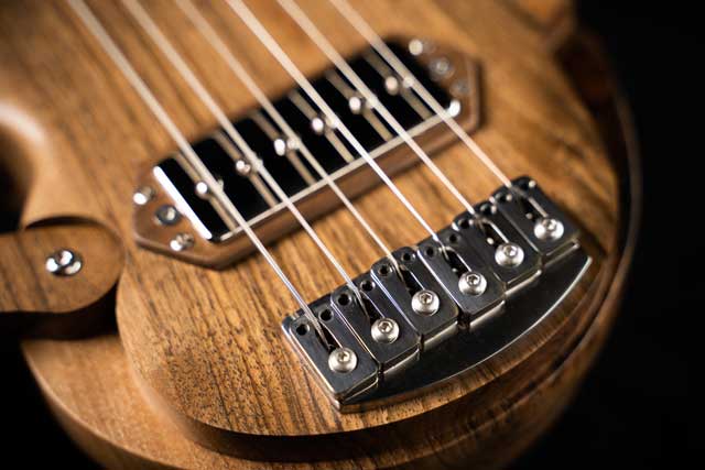 guitare-de-voyage-electrique-legere-tourbus-junior-electric-travel-lightweight-guitar