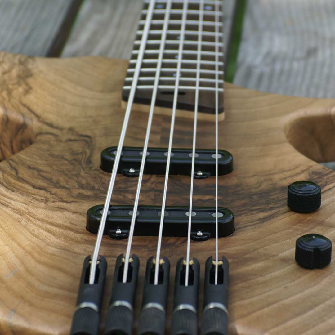 basse-custom-5-cordes