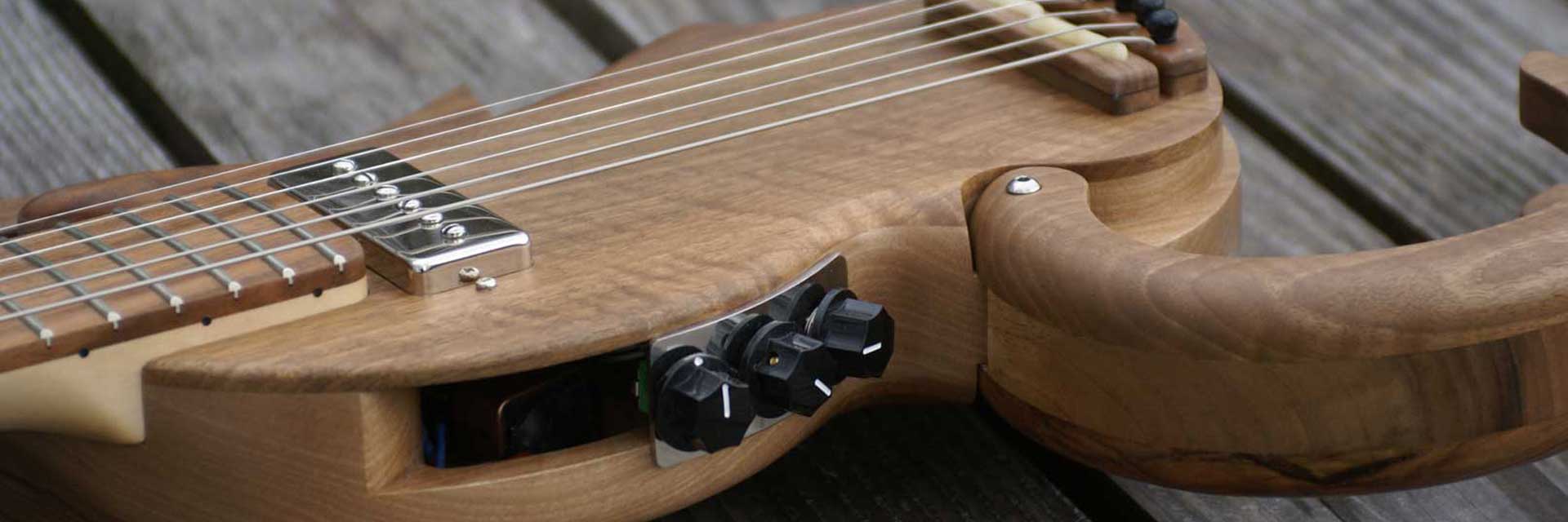 Tourbus-guitare-de-voyage-luthier