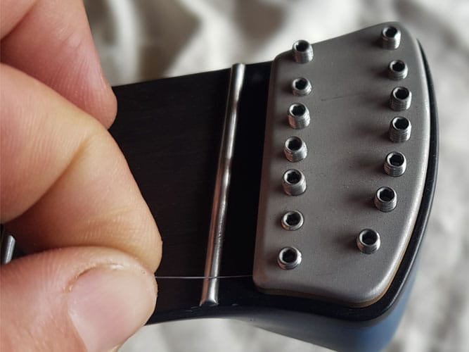 Mise en place corde chevalet headless